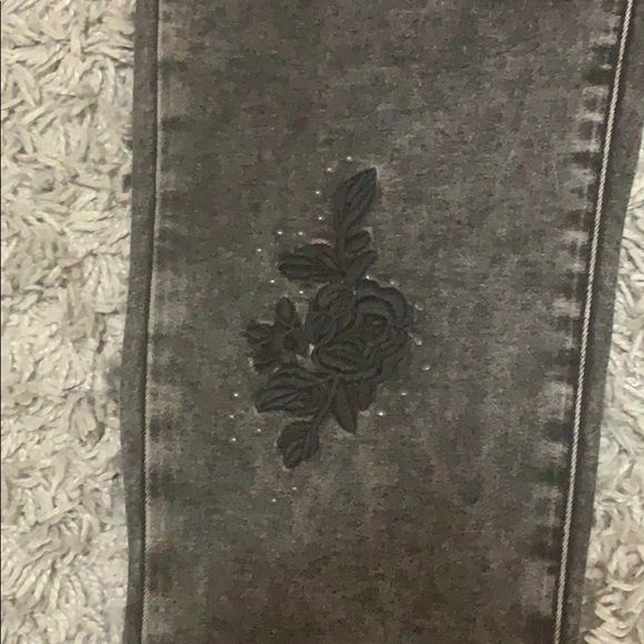 Suits - Picture 4 of 4